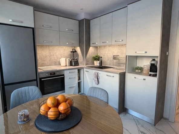 Тристаен апартамент в Ловеч, Здравец - 80 кв.м за 797 €/кв.м - Снимка #1