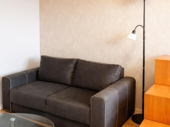 Дава се под наем Двустаен апартамент в Пловдив, Южен - 50 кв.м за 378.93 € - Снимка #1