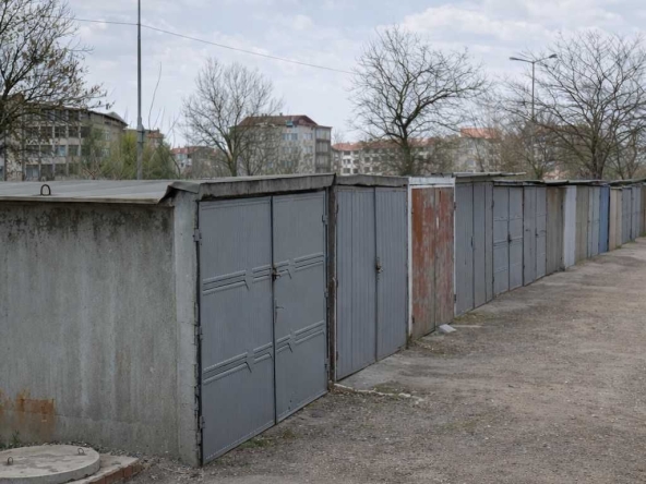 Дава се под наем Гараж / Паркомясто в Ямбол, Център - 15 кв.м за 79.56 € - Снимка #1