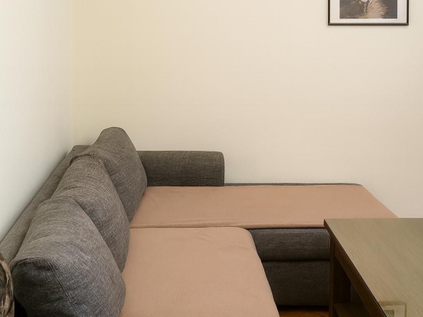 Дава се под наем Двустаен апартамент в Пловдив, Младежки Хълм - 60 кв.м за 409 € - Снимка #1