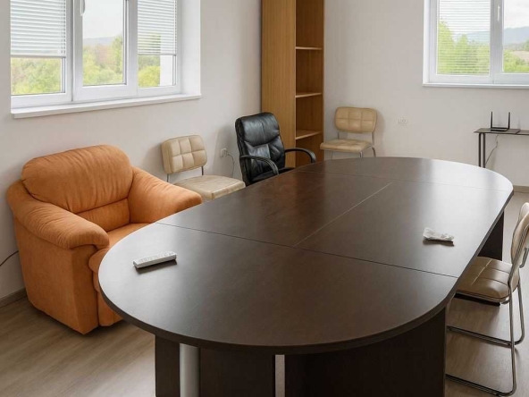 Дава се под наем Офис в Пловдив, Център - 150 кв.м за 382.5 € - Снимка #1