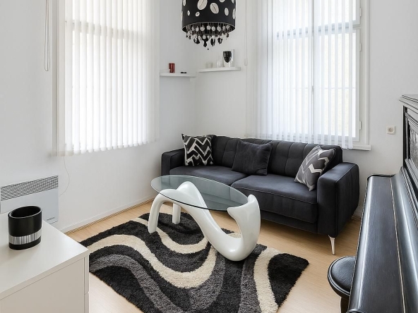 Дава се под наем Етаж от къща в Пловдив, Център - 70 кв.м за 458.49 € - Снимка #1