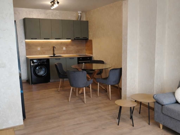 Дава се под наем Тристаен апартамент в София, Център - 80 кв.м за 817.53 € - Снимка #1