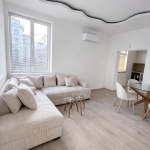 Дава се под наем Тристаен апартамент в София, Оборище - 80 кв.м за 847.62 € - Снимка #1