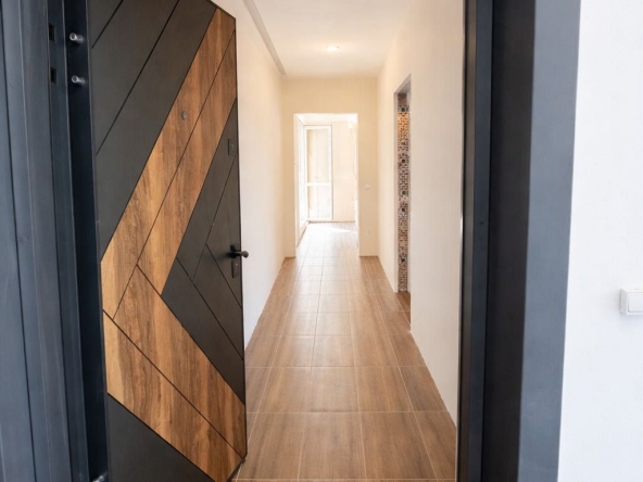 Двустаен апартамент в Варна, м-т Пчелина - 49 кв.м за 1197 €/кв.м - Снимка #1