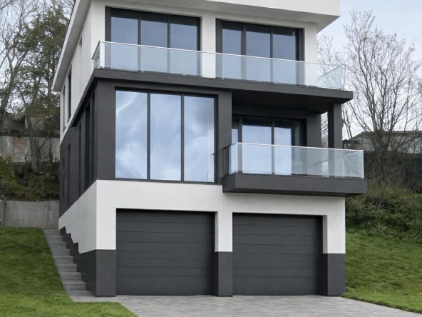 Къща в Казанлък - 266 кв.м за 426 €/кв.м - Снимка #1