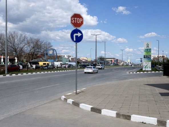 Дава се под наем Магазин в Асеновград - 70 кв.м за 368.73 € - Снимка #1