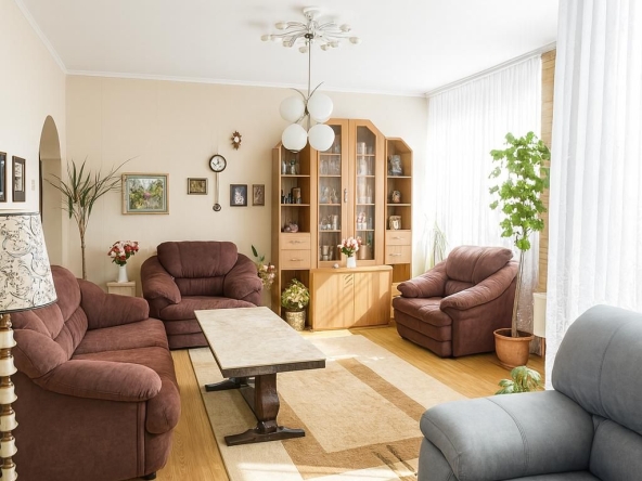 Тристаен апартамент в Пловдив, Тракия - 82 кв.м за 2074 €/кв.м - Снимка #1