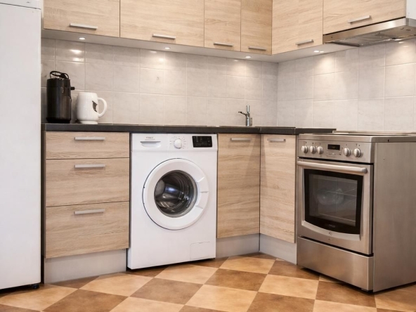 Дава се под наем Тристаен апартамент в Пловдив, Център - 90 кв.м за 568.14 € - Снимка #1