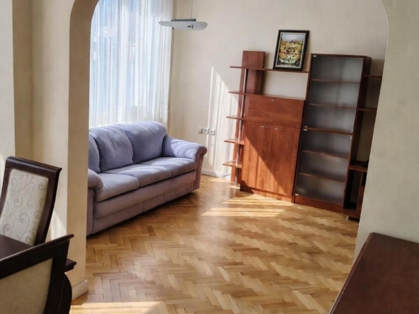 Дава се под наем Тристаен апартамент в София, Стрелбище - 74 кв.м за 747.66 € - Снимка #1
