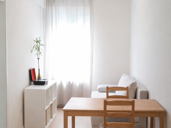 Дава се под наем Едностаен апартамент в София, Център - 45 кв.м за 548.25 € - Снимка #1