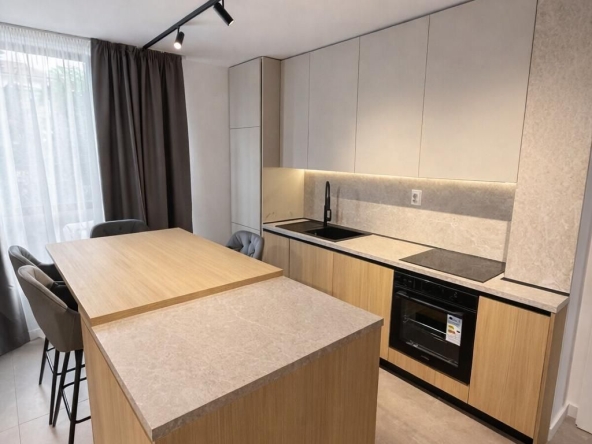 Дава се под наем Тристаен апартамент в Бургас, Сарафово - 115 кв.м за 997.05 € - Снимка #1