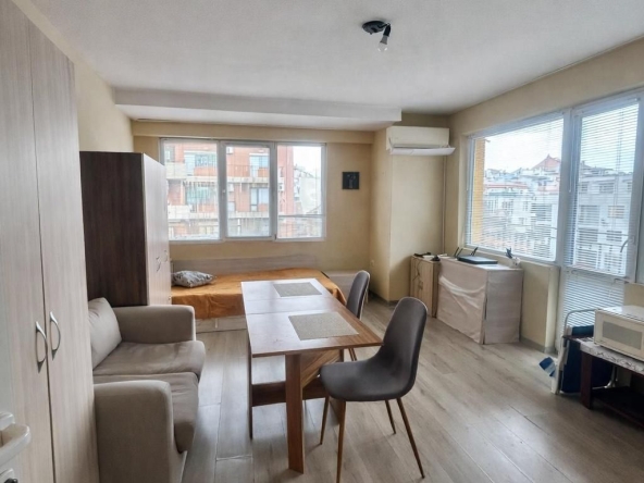 Дава се под наем Едностаен апартамент в Варна, Погреби - 42 кв.м за 278.97 € - Снимка #1
