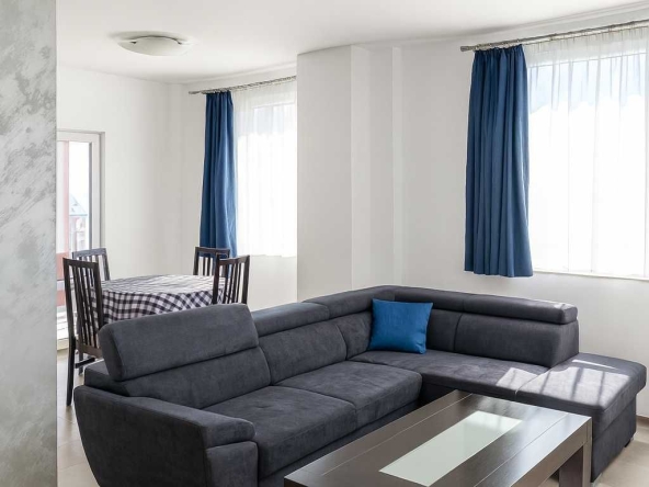 Дава се под наем Тристаен апартамент в София, Студентски град - 100 кв.м за 765 € - Снимка #1