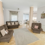 Дава се под наем Тристаен апартамент в Пловдив, Младежки Хълм - 130 кв.м за 700 € - Снимка #1