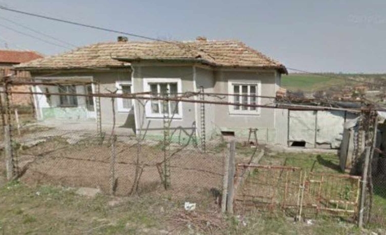 Къща в с. Крушари, Област Добрич - 300 кв.м за 26 €/кв.м - Снимка #1