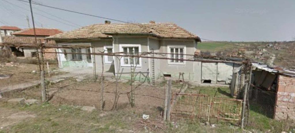 Къща в с. Крушари, Област Добрич - 300 кв.м за 26 €/кв.м - Снимка #1