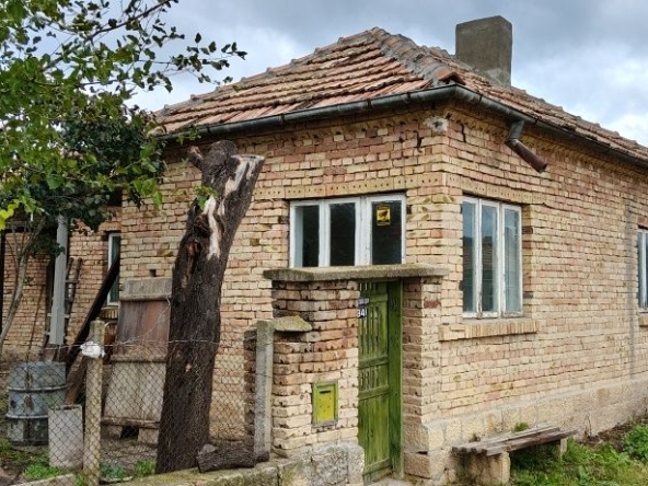 Къща в с. Зайчино ореше, Област Шумен - 1200 кв.м за 15 €/кв.м - Снимка #1