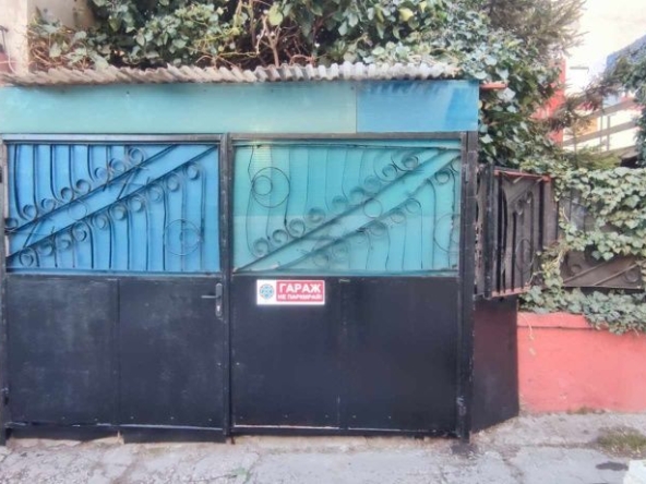 Дава се под наем Гараж / Паркомясто в Варна, ЖП Гара - 12 кв.м за 102 € - Снимка #1