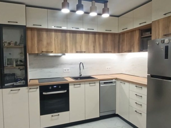 Тристаен апартамент в Плевен, Сторгозия - 76 кв.м за 1968 €/кв.м - Снимка #1