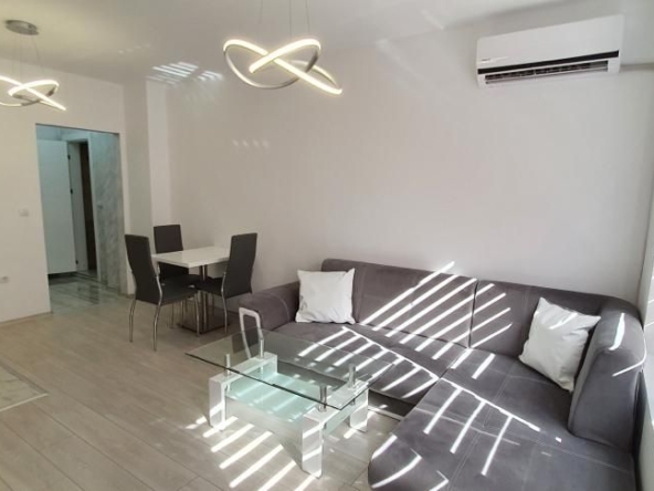 Дава се под наем Двустаен апартамент в Пловдив, Старият град - 65 кв.м за 418.71 € - Снимка #1