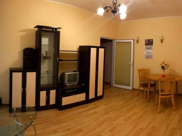 Дава се под наем Двустаен апартамент в Пазарджик, Запад - 70 кв.м за 229.5 € - Снимка #1