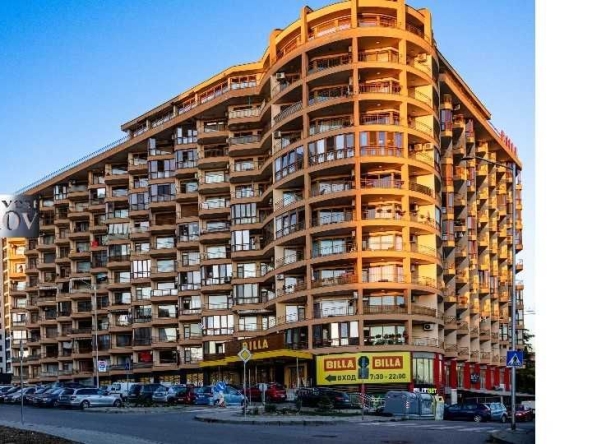Двустаен апартамент в Варна, Възраждане 1 - 60 кв.м за 1190 €/кв.м - Снимка #1
