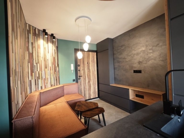 Дава се под наем Двустаен апартамент в Варна, Централна поща - 41 кв.м за 648.21 € - Снимка #1