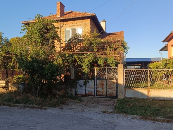 Къща в Дебелец - 150 кв.м за 476 €/кв.м - Снимка #1