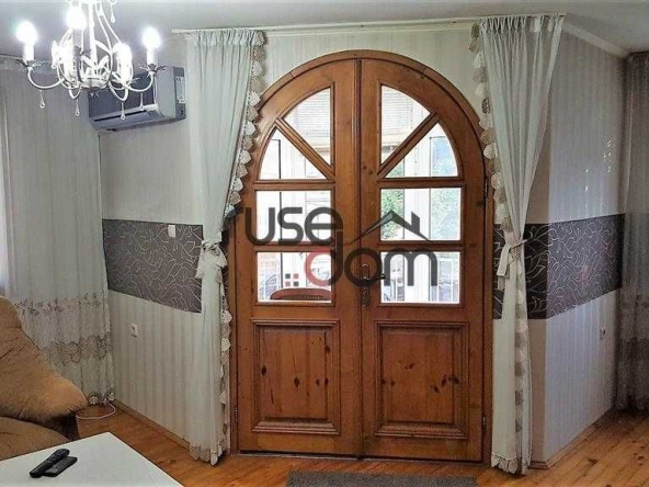 Дава се под наем Тристаен апартамент в Русе, Център - 101 кв.м за 382.5 € - Снимка #1