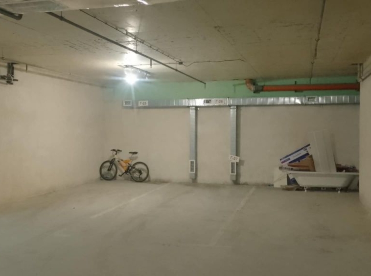 Гараж / Паркомясто в Варна, Аспарухово - 17 кв.м за 6 €/кв.м - Снимка #1