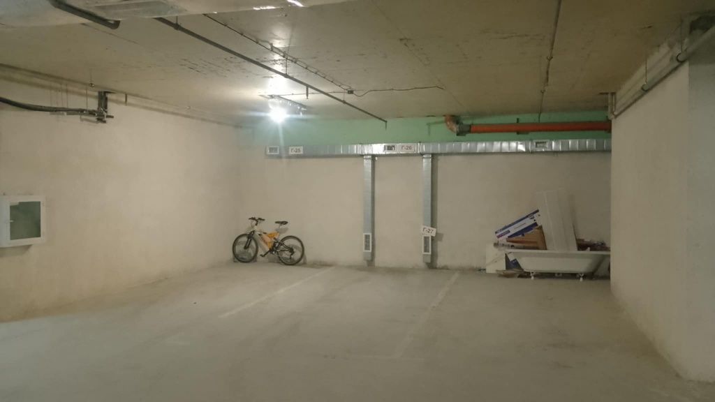 Гараж / Паркомясто в Варна, Аспарухово - 17 кв.м за 6 €/кв.м - Снимка #1