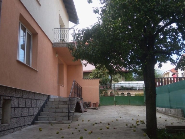 Дава се под наем Къща в с. Бистрица, Област София-град - 180 кв.м за 1020 € - Снимка #1