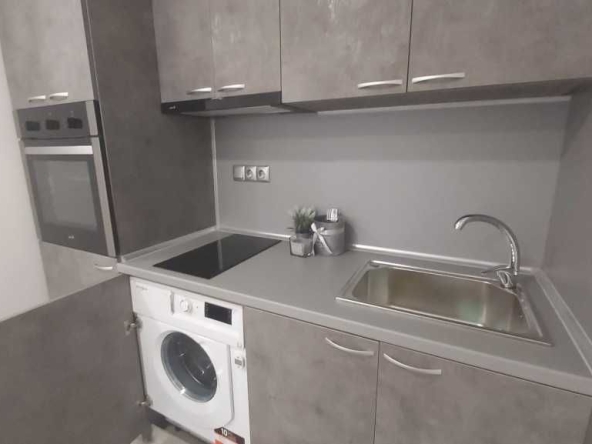 Дава се под наем Едностаен апартамент в Габрово, Център - 30 кв.м за 153 € - Снимка #1