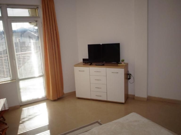 Дава се под наем Двустаен апартамент в Бургас, Център - 50 кв.м за 357 € - Снимка #1