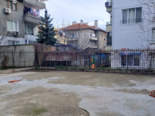 Дава се под наем Гараж / Паркомясто в Бургас, Център - 10 кв.м за 76.5 € - Снимка #1