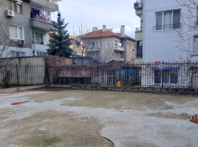Дава се под наем Гараж / Паркомясто в Бургас, Център - 10 кв.м за 76.5 € - Снимка #1