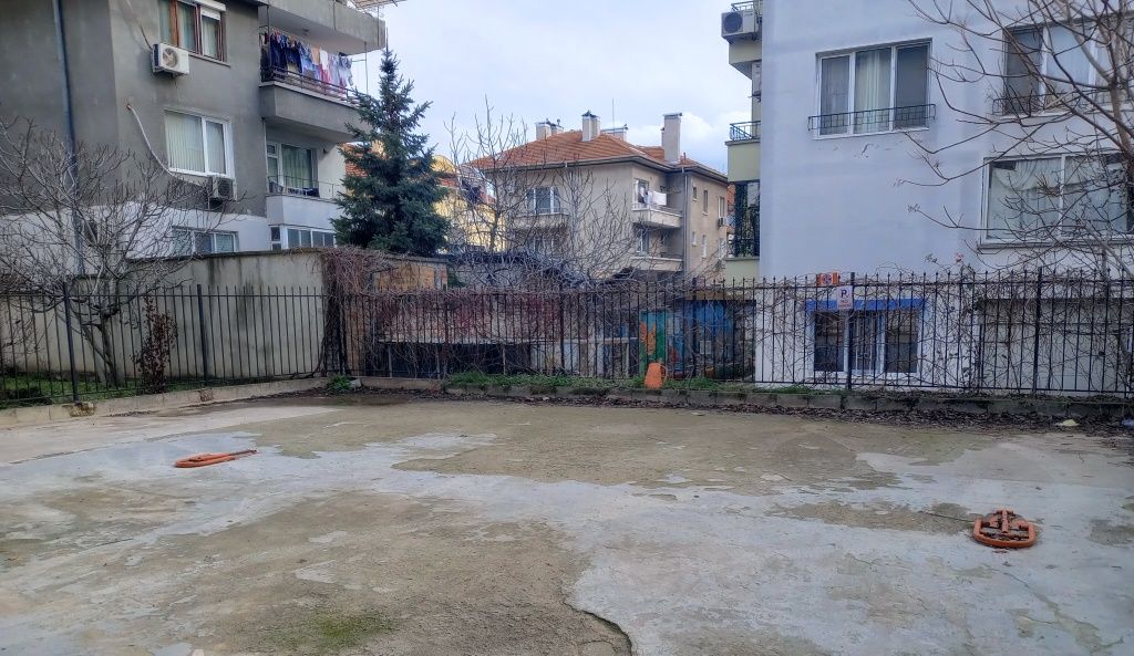 Дава се под наем Гараж / Паркомясто в Бургас, Център - 10 кв.м за 76.5 € - Снимка #1