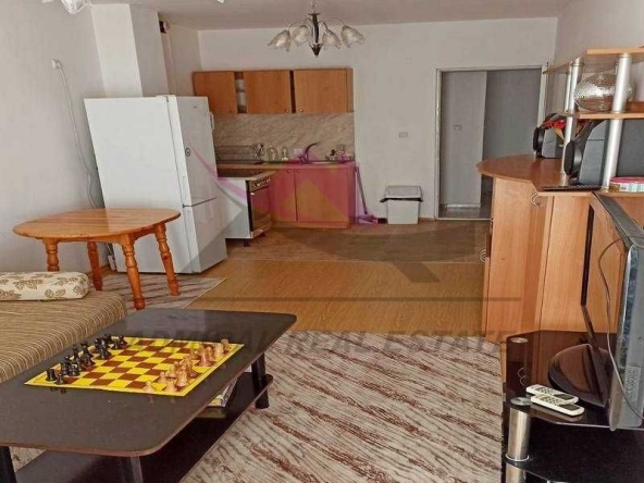 Дава се под наем Тристаен апартамент в Варна, Окръжна болница - 110 кв.м за 700 € - Снимка #1