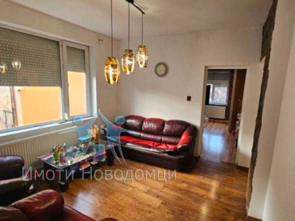 Етаж от къща в Шумен, Пазара - 120 кв.м за 1020 €/кв.м - Снимка #1