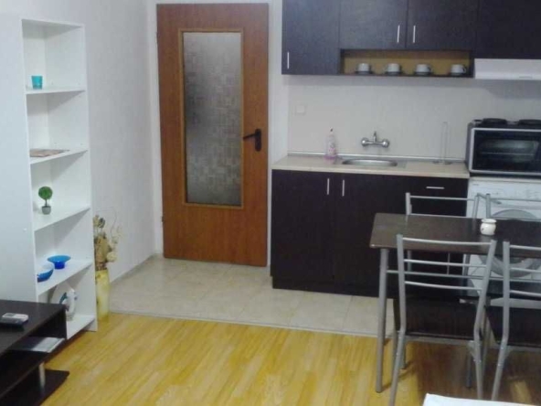 Дава се под наем Ателие в Бургас, Лазур - 30 кв.м за 225 € - Снимка #1
