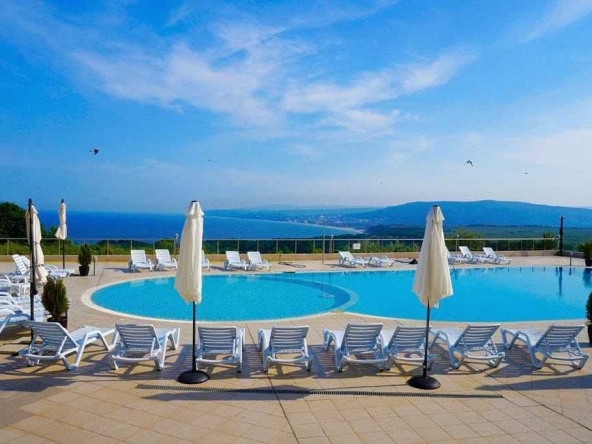 Тристаен апартамент в Бяла - 114 кв.м за 922 €/кв.м - Снимка #1