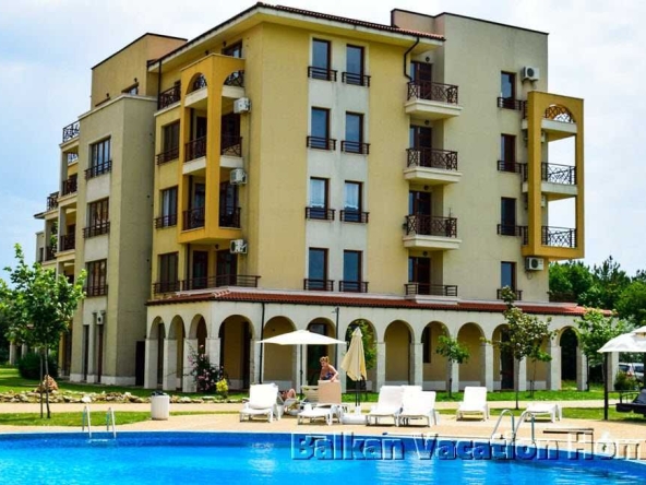 Тристаен апартамент в Балчик - 116 кв.м за 340 €/кв.м - Снимка #1