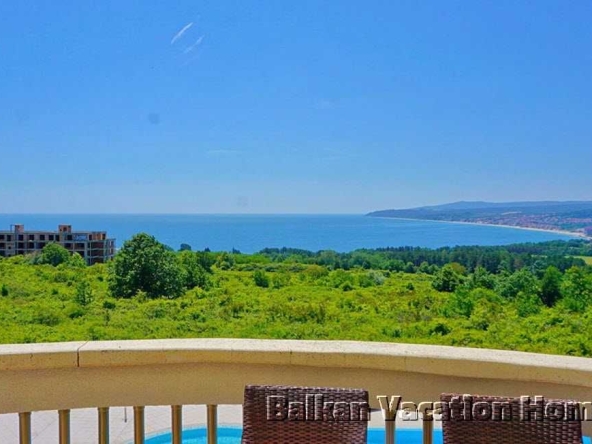 Тристаен апартамент в Бяла - 118 кв.м за 4819 €/кв.м - Снимка #1