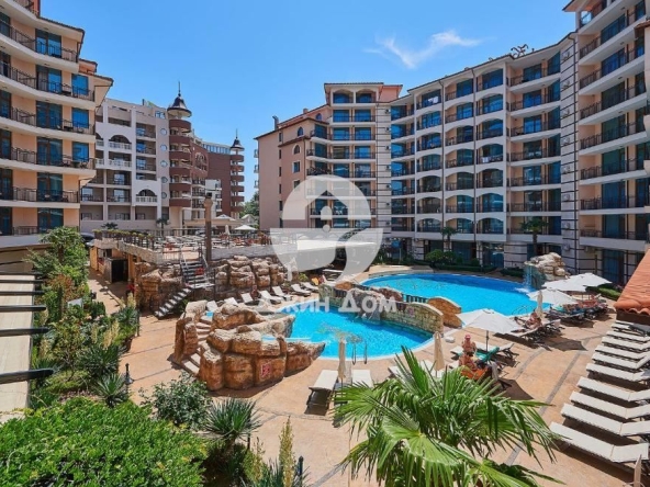 Тристаен апартамент в к.к. Слънчев бряг - 77 кв.м за 1364 €/кв.м - Снимка #1