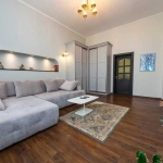 Дава се под наем Двустаен апартамент в София, Център - 70 кв.м за 561 € - Снимка #1