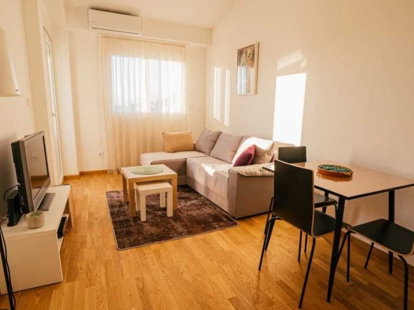 Дава се под наем Двустаен апартамент в Пловдив, Христо Смирненски - 46 кв.м за 255 € - Снимка #1