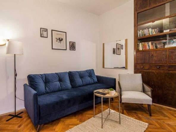 Дава се под наем Четиристаен апартамент в Варна, Автогара - 100 кв.м за 765 € - Снимка #1