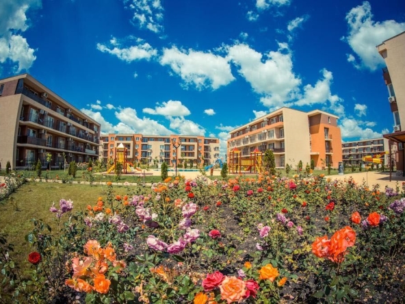 Тристаен апартамент в к.к. Слънчев бряг - 66 кв.м за 556 €/кв.м - Снимка #1