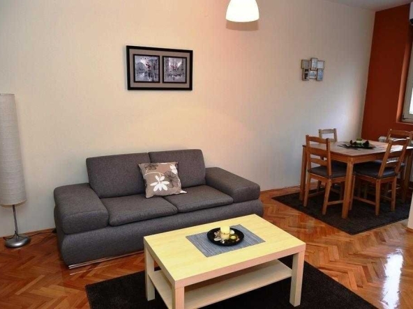Дава се под наем Двустаен апартамент в София, Лозенец - 65 кв.м за 561 € - Снимка #1